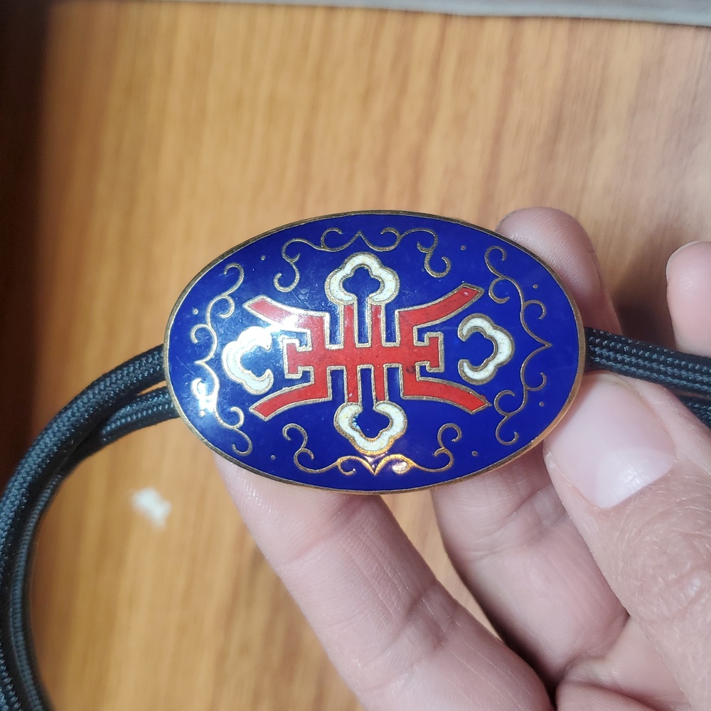 Vintage Chinese cloisonne cowboy bolo tie